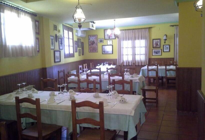 هتل Hostal Restaurante Villa De Sepúlveda