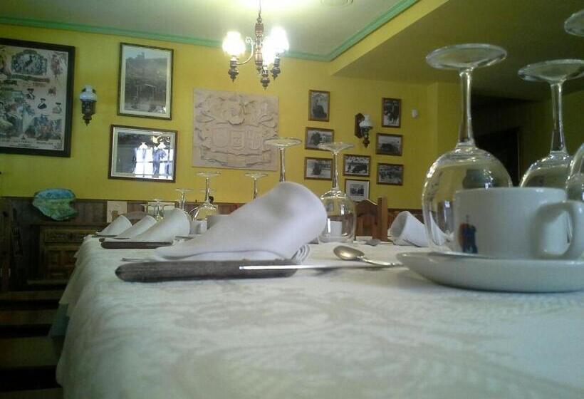 هتل Hostal Restaurante Villa De Sepúlveda