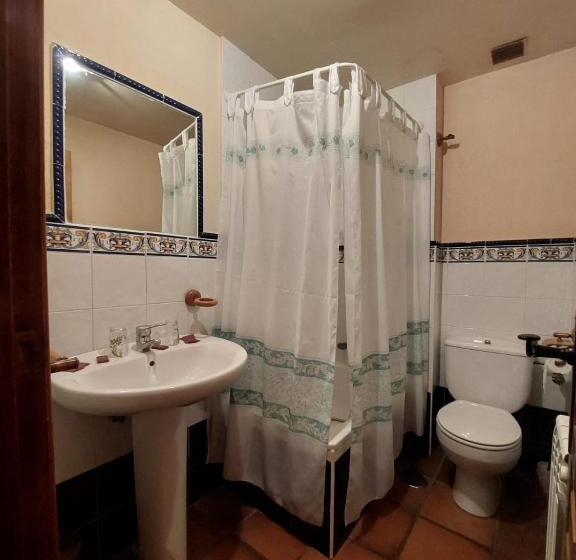 هتل Hostal Restaurante Villa De Sepúlveda