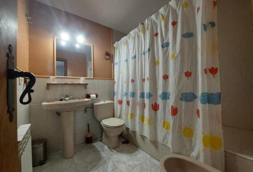 هتل Hostal Restaurante Villa De Sepúlveda