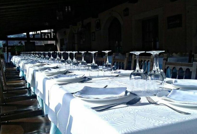 هتل Hostal Restaurante Villa De Sepúlveda