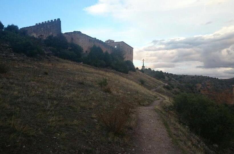 هتل Hostal Restaurante Villa De Sepúlveda