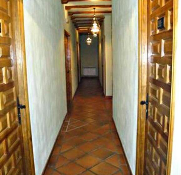 هتل Hostal Restaurante Villa De Sepúlveda