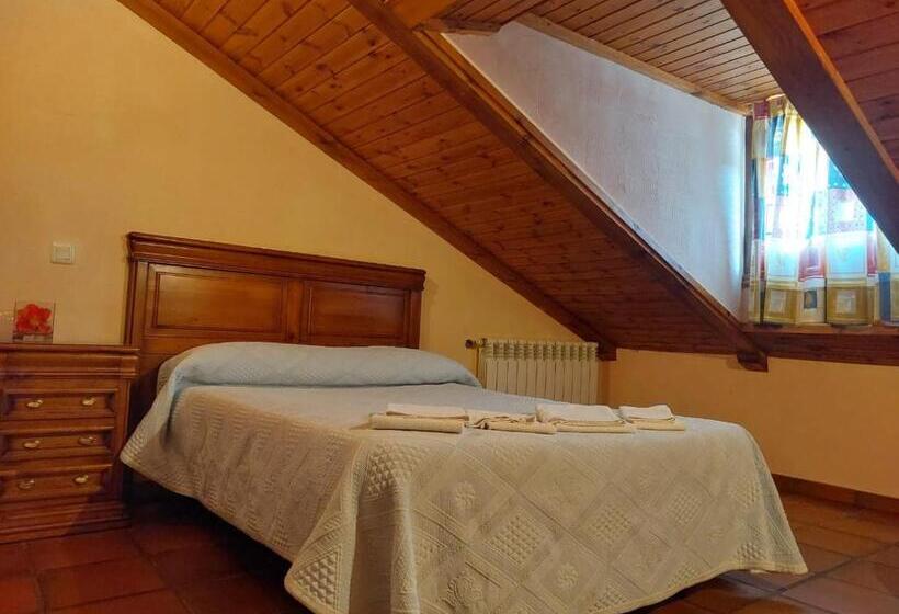 هتل Hostal Restaurante Villa De Sepúlveda