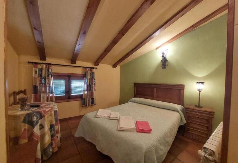 هتل Hostal Restaurante Villa De Sepúlveda