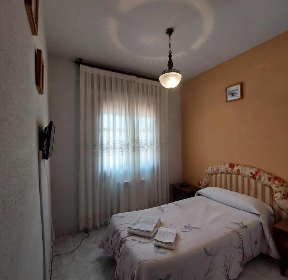 هتل Hostal Restaurante Villa De Sepúlveda