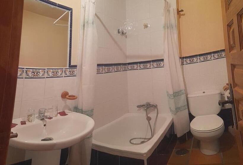 هتل Hostal Restaurante Villa De Sepúlveda