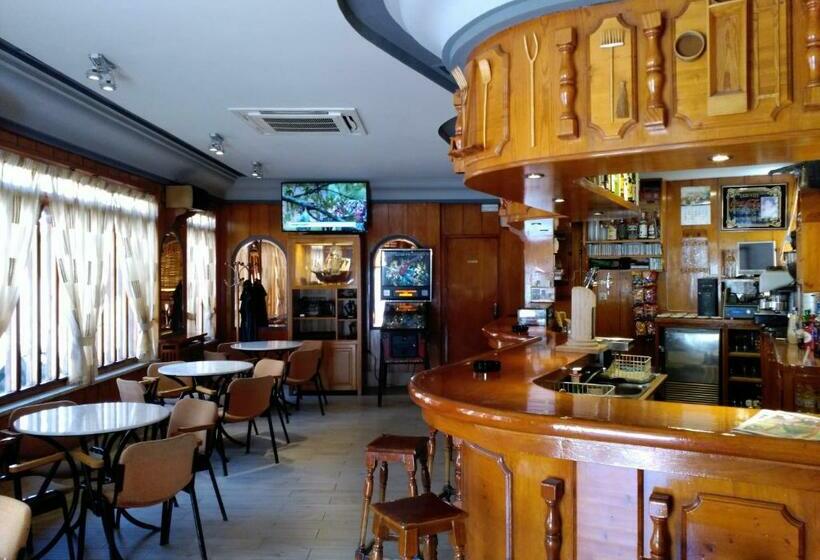 Отель Hostal Romi