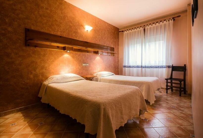 Отель Hostal Romi