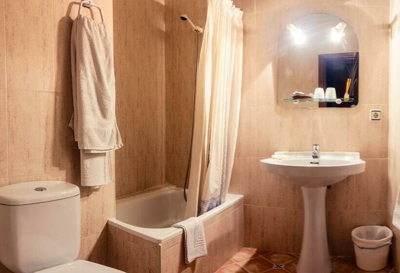 Отель Hostal Romi