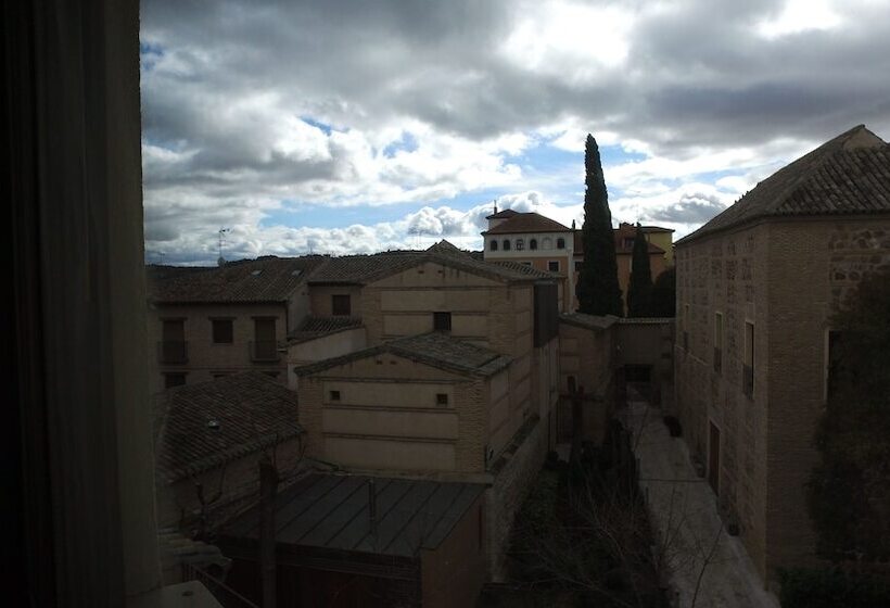 هتل Hostal Santo Tomé