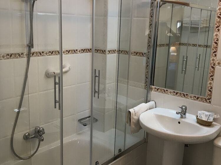 هتل Hostal Santo Tomé