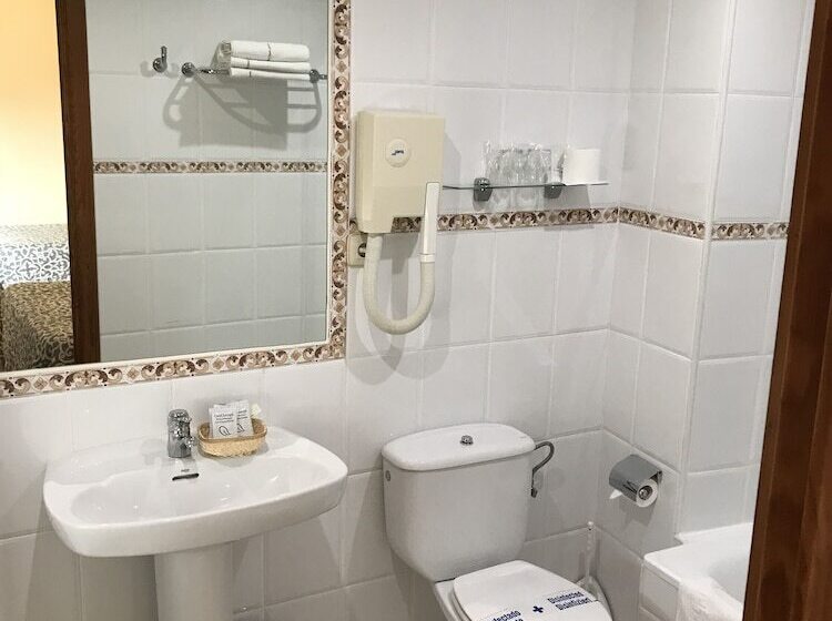 هتل Hostal Santo Tomé