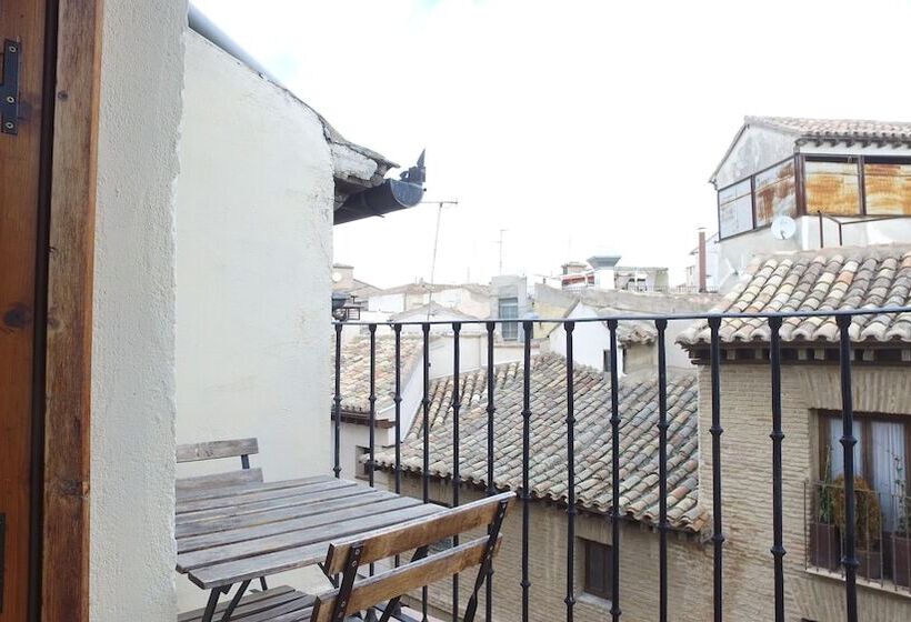 هتل Hostal Santo Tomé