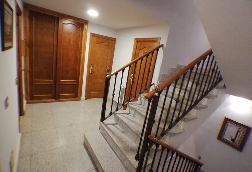 هتل Hostal Santo Tomé