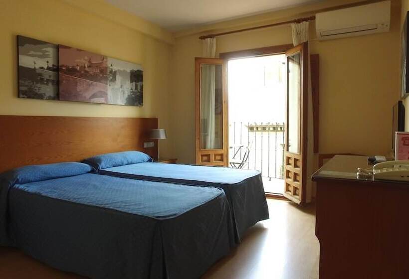 هتل Hostal Santo Tomé