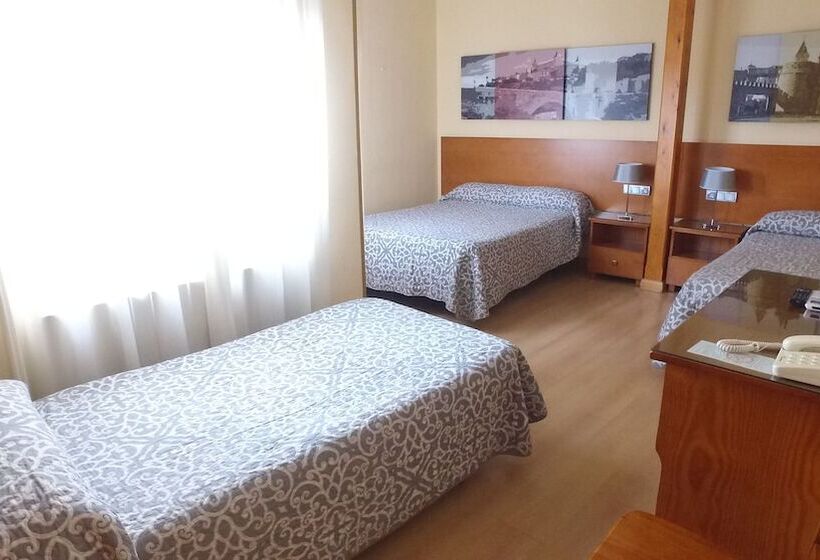 هتل Hostal Santo Tomé