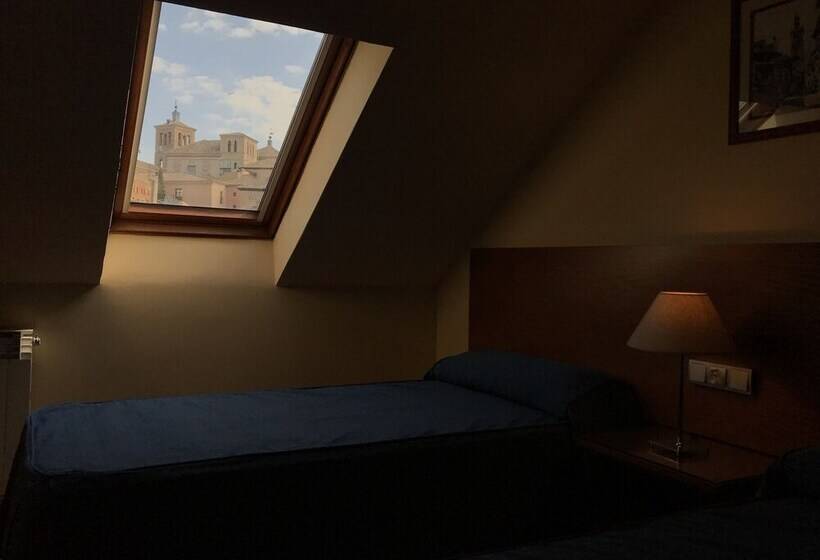 هتل Hostal Santo Tomé