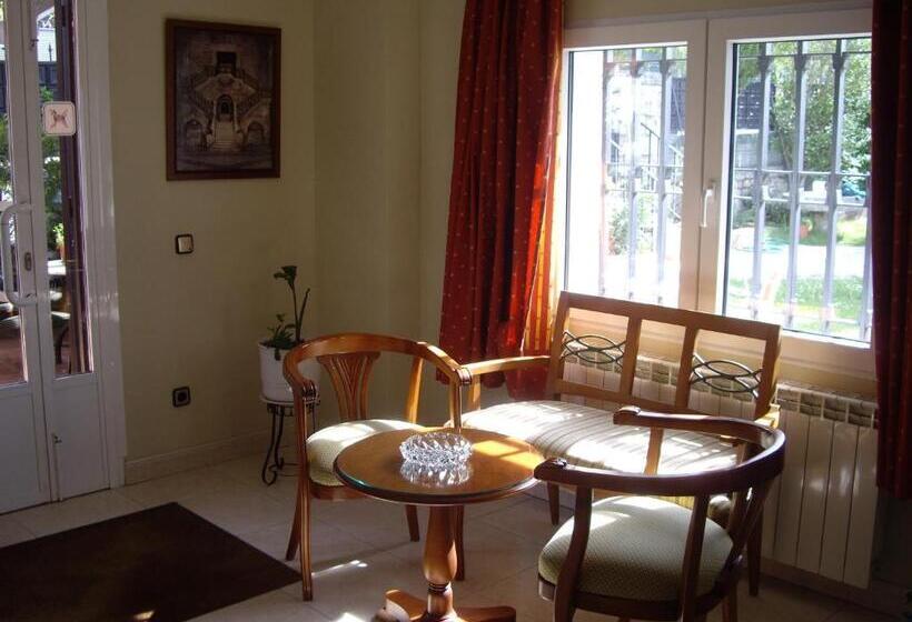 هتل Hostal Siete Picos