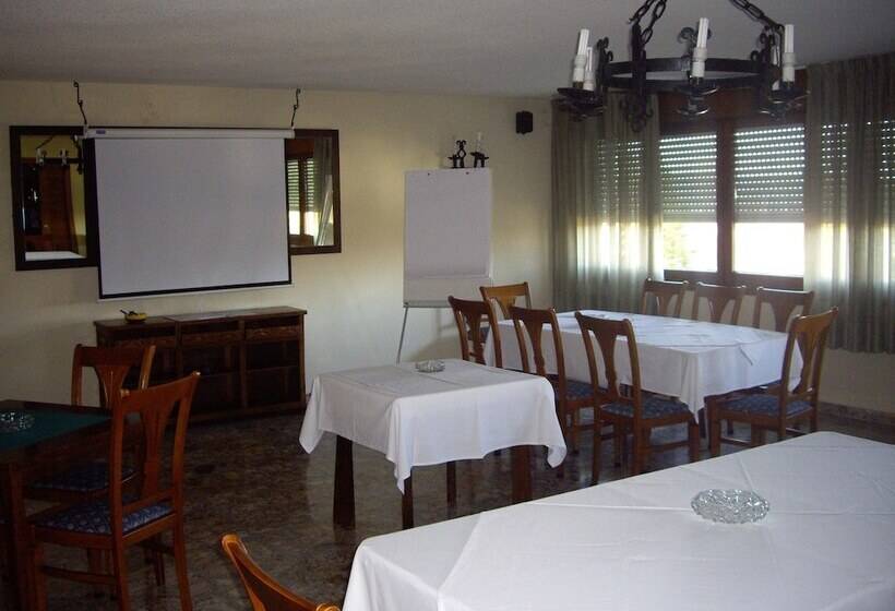 هتل Hostal Siete Picos