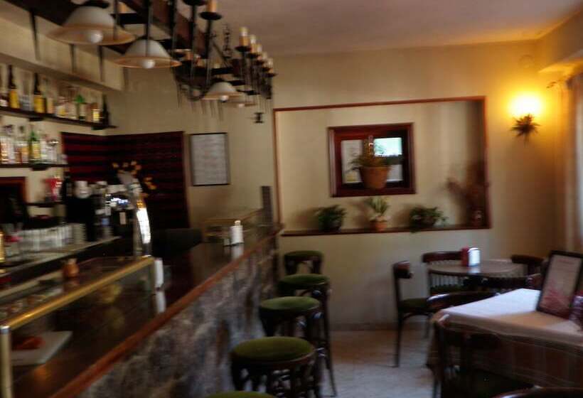 هتل Hostal Siete Picos