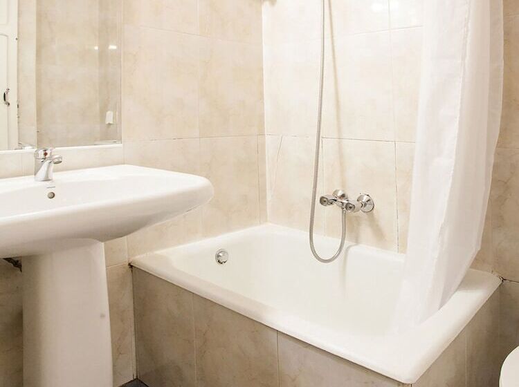 هتل Hostal Tormes