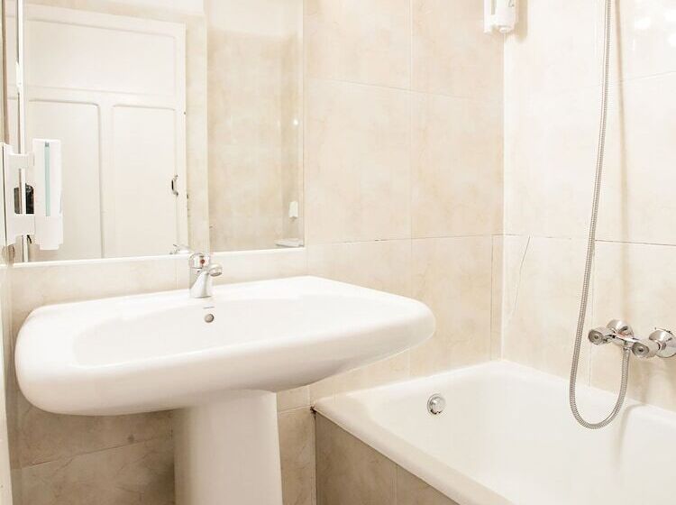 هتل Hostal Tormes