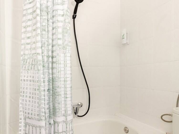 هتل Hostal Tormes