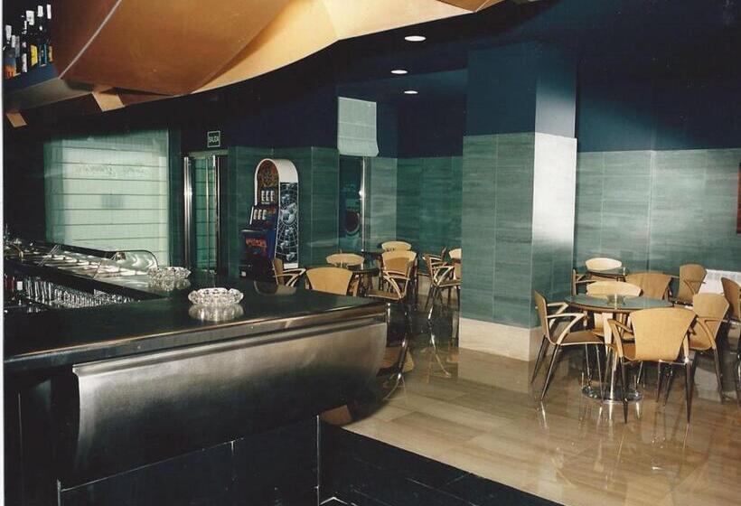 호텔 Hostal Torres