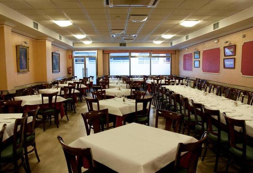 호텔 Hostal Torres