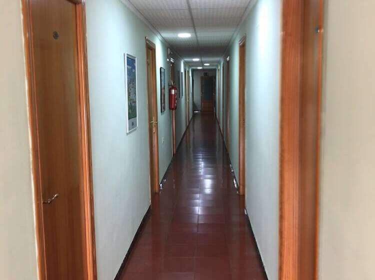 فندق Hostal Tropical