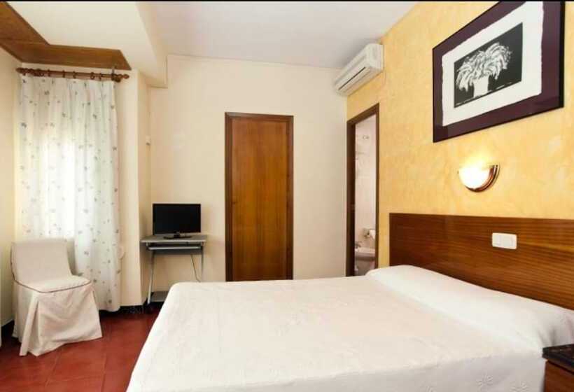 فندق Hostal Tropical