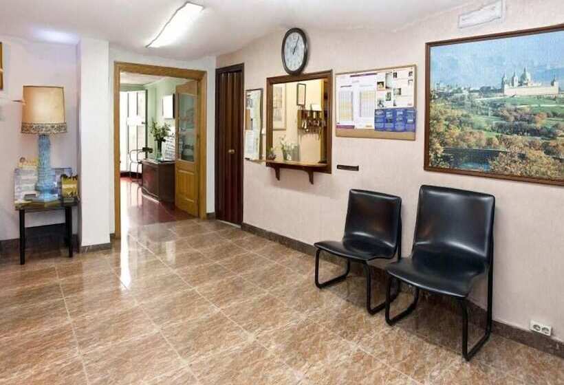 فندق Hostal Tropical