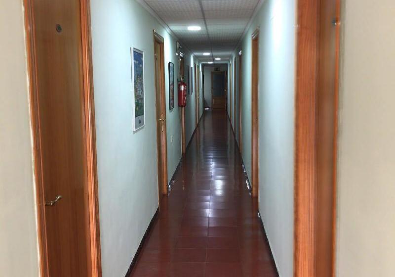 هتل Hostal Tropical