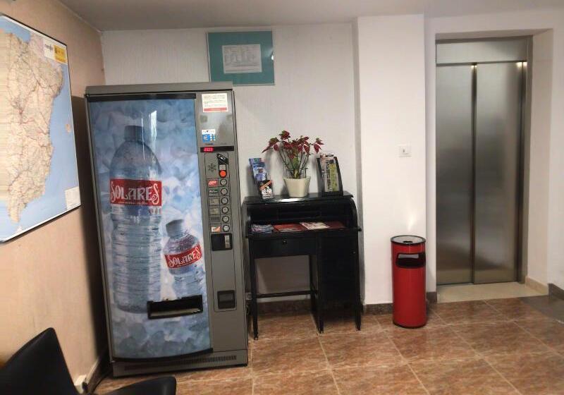 فندق Hostal Tropical