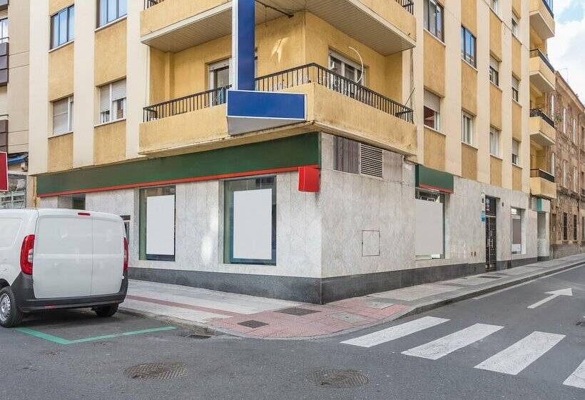 فندق Hostal Uría