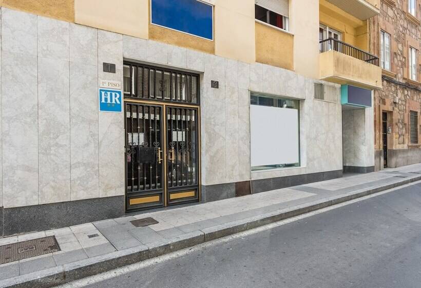 فندق Hostal Uría