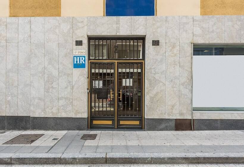 فندق Hostal Uría