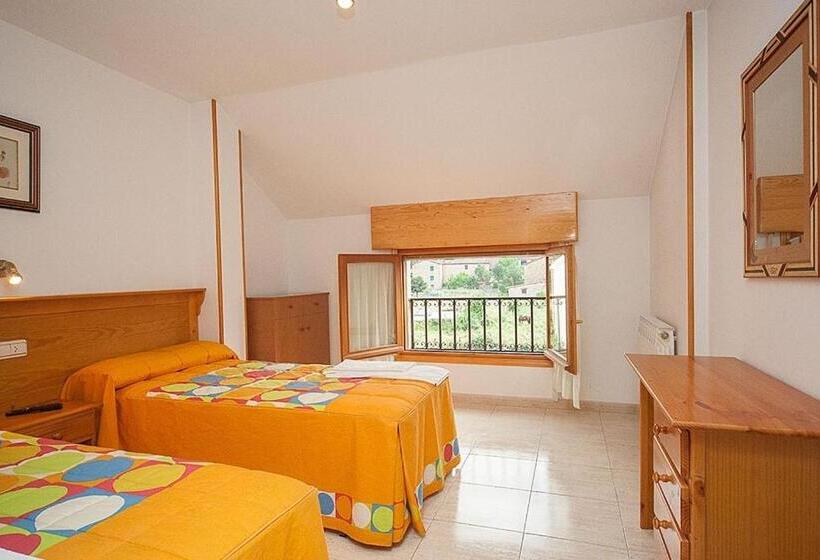 Отель Hostal Vinuesa