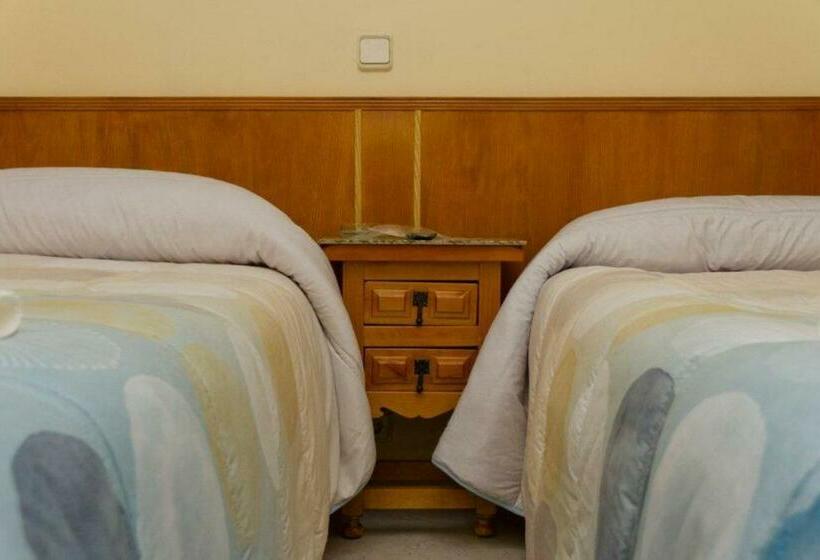 هتل Hostales Sol Cristina Y Sol Cristina Dos