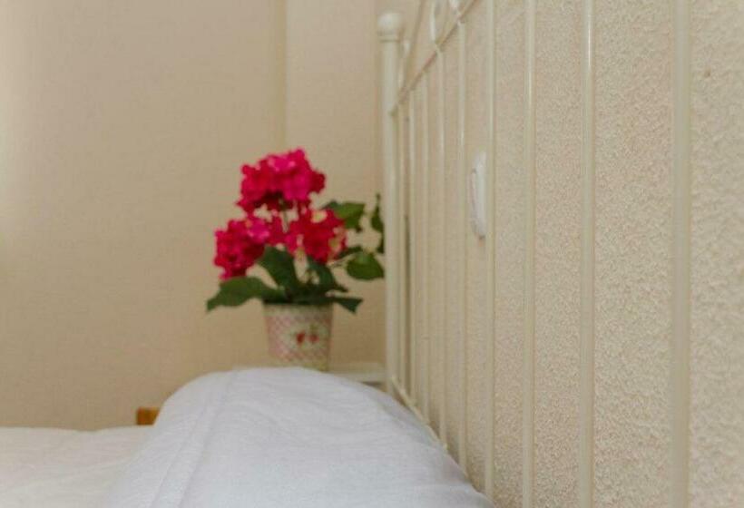 هتل Hostales Sol Cristina Y Sol Cristina Dos