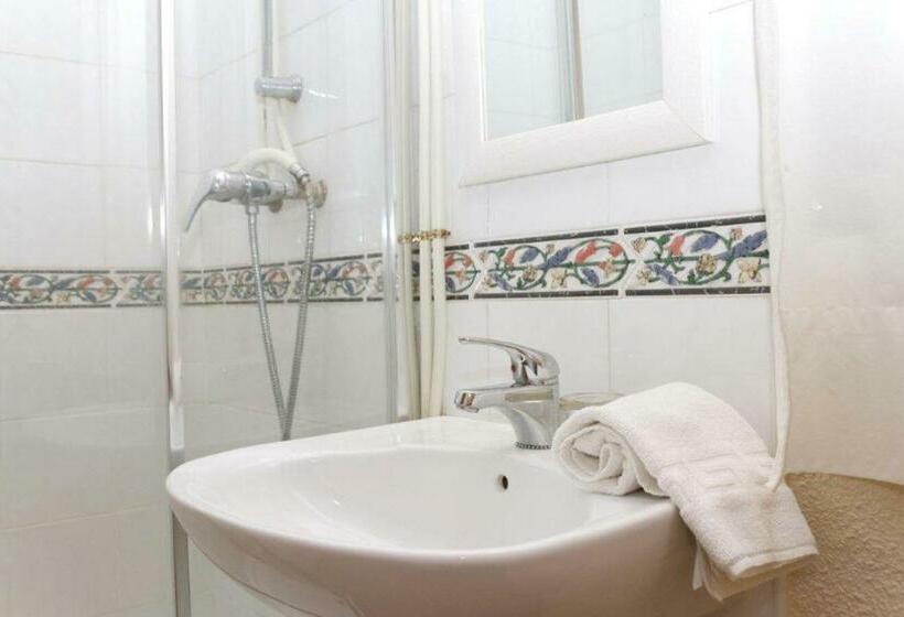 هتل Hostales Sol Cristina Y Sol Cristina Dos