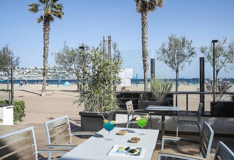 Отель Monterrey Roses By Pierre & Vacances