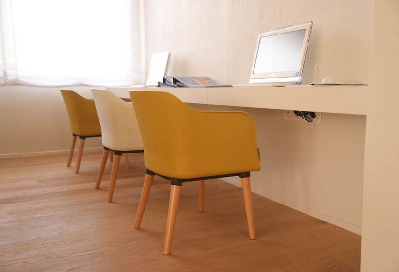 Отель Monterrey Roses By Pierre & Vacances