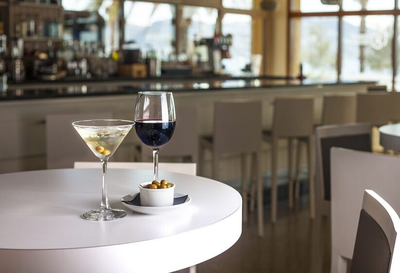 Отель Monterrey Roses By Pierre & Vacances