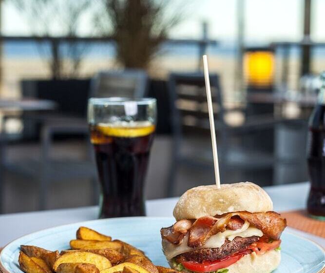 Отель Monterrey Roses By Pierre & Vacances