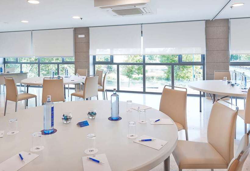 Отель NH Ciudad De Zaragoza