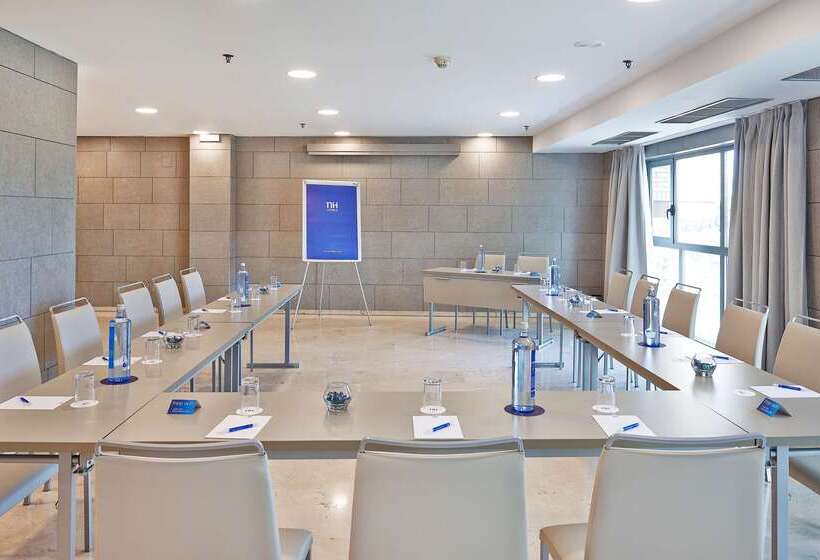 Отель NH Ciudad De Zaragoza