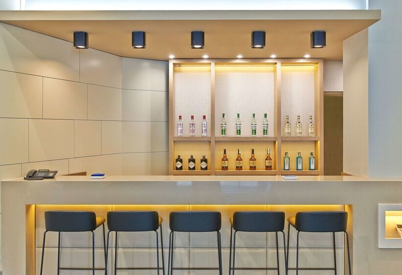 Отель NH Ciudad De Zaragoza