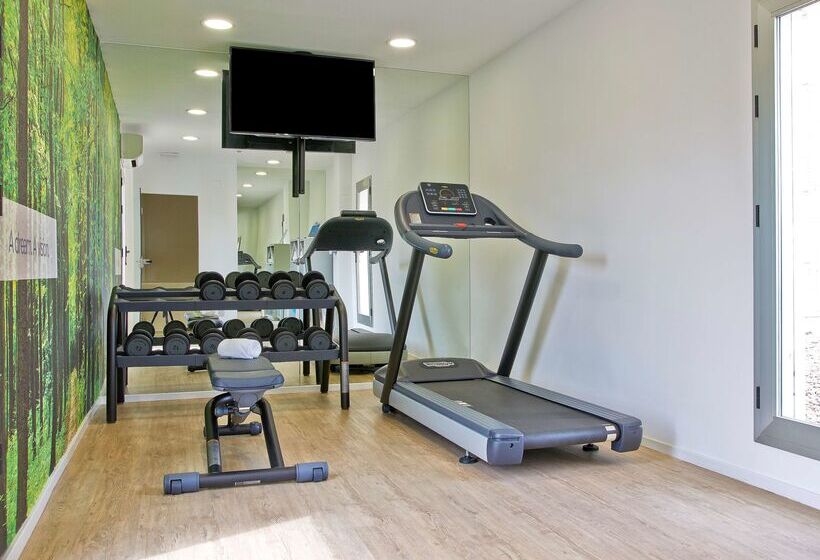 Отель NH Ciudad De Zaragoza